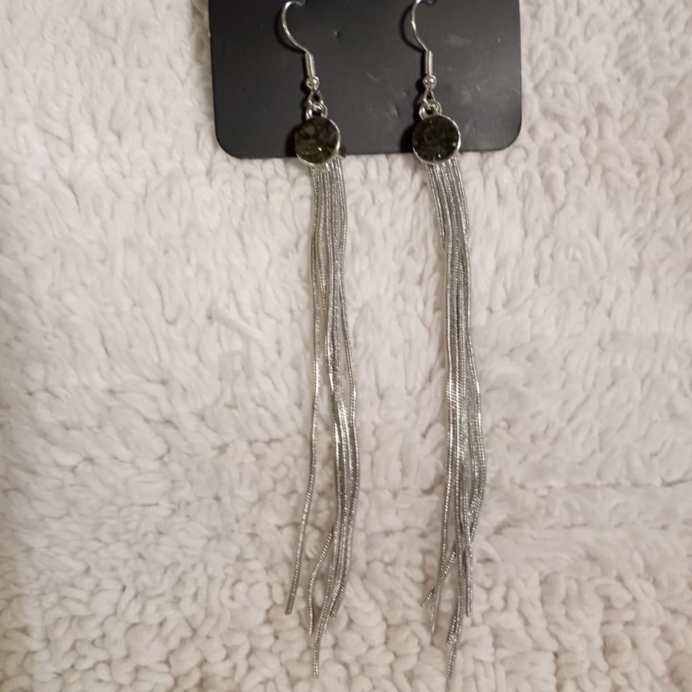 Always in motion silver Earrings NWT
